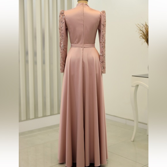 EVENING GOWN - Picture 3 of 4